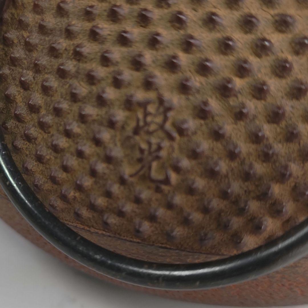 イ929 茶釜『釜師 菊地政光作』『霰文 鶴首 茄子耳 鉄釜 共箱 釜環付