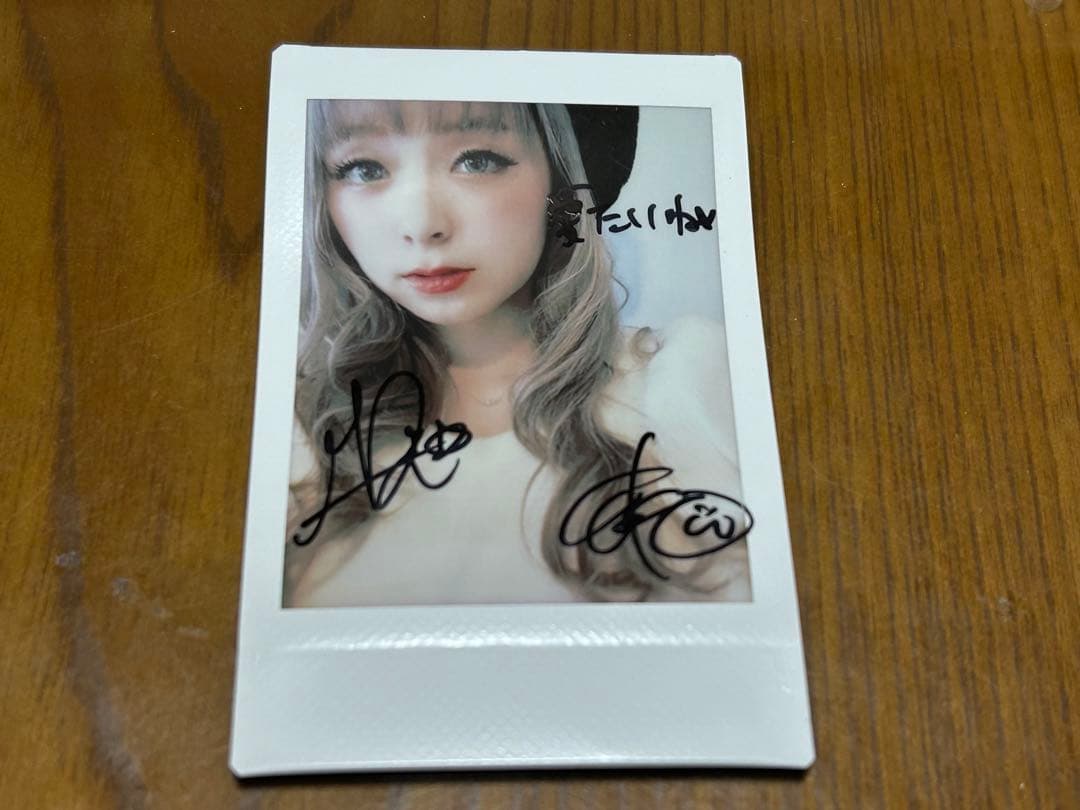 GARNiDELiA サイン入りチェキ