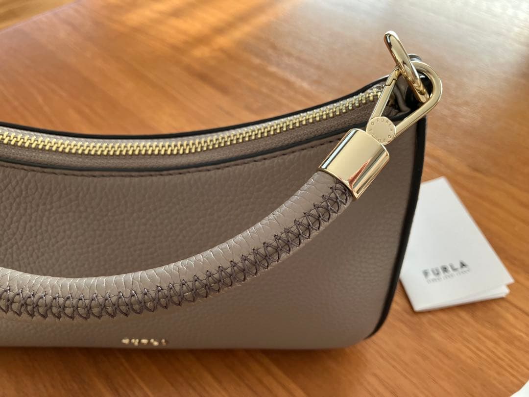 FURLA グレー レザー ショルダーバッグ