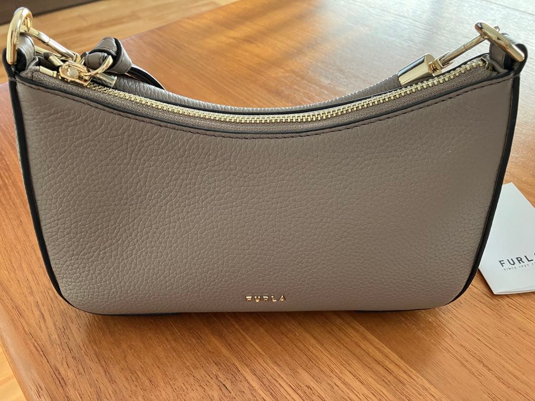 FURLA グレー レザー ショルダーバッグ