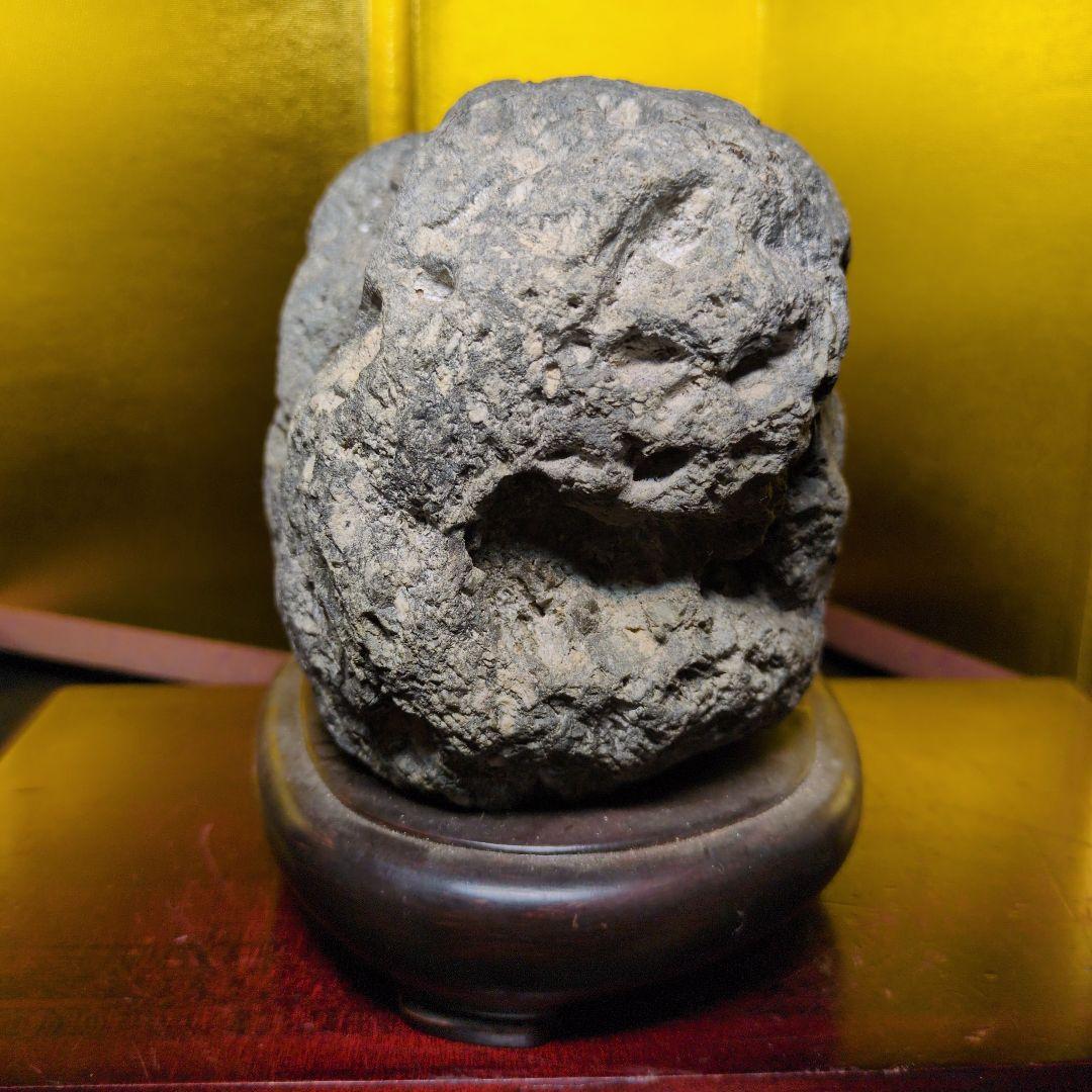 水石 天然石 約3.4kg 原石 鑑賞石 自然石 木製専用台座付き