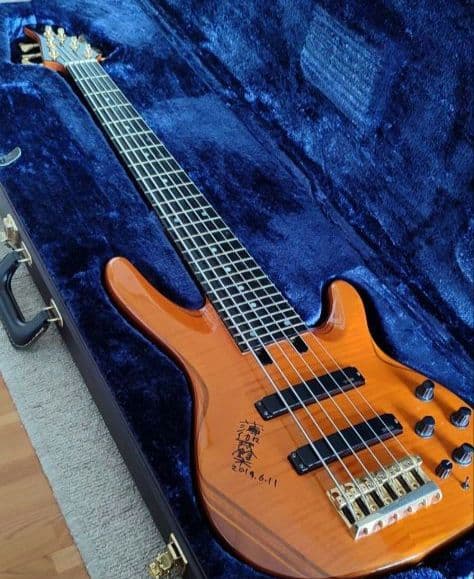 ベースYAMAHA TRB-Custom