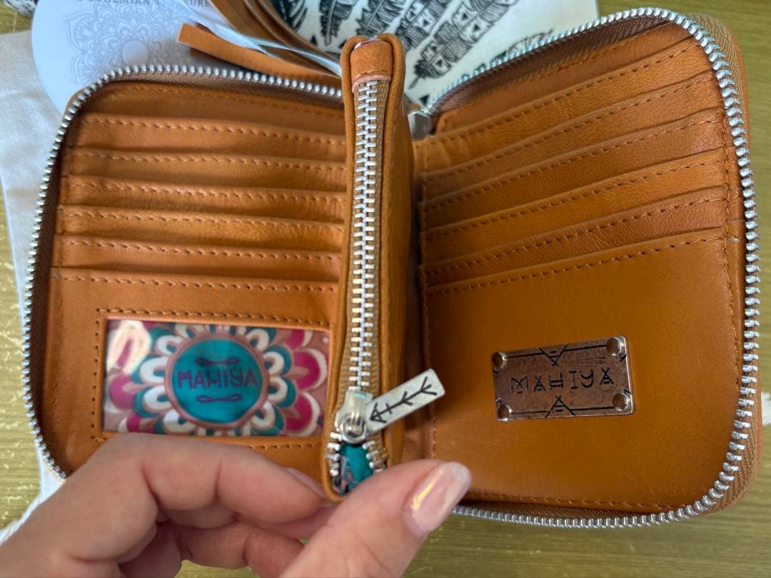 MAHIYA 透かし彫りレザー財布