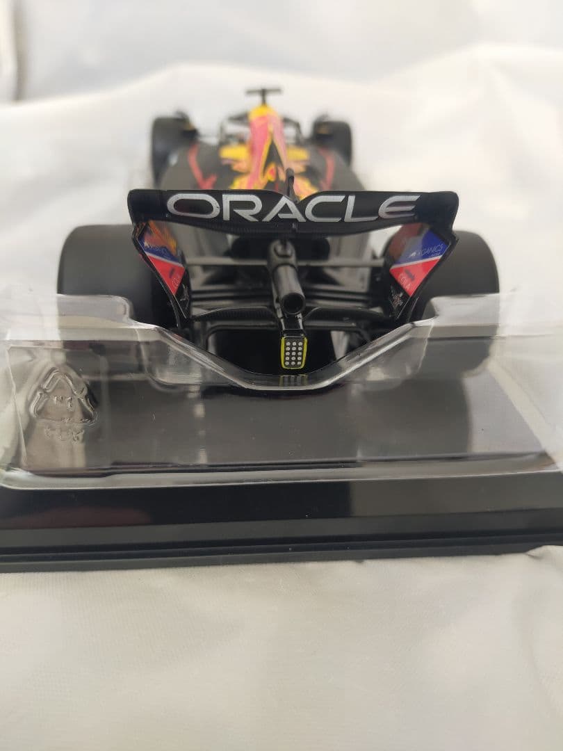 【中古】1/24 F1 ミニカー レッドブル RB19マイアミGP