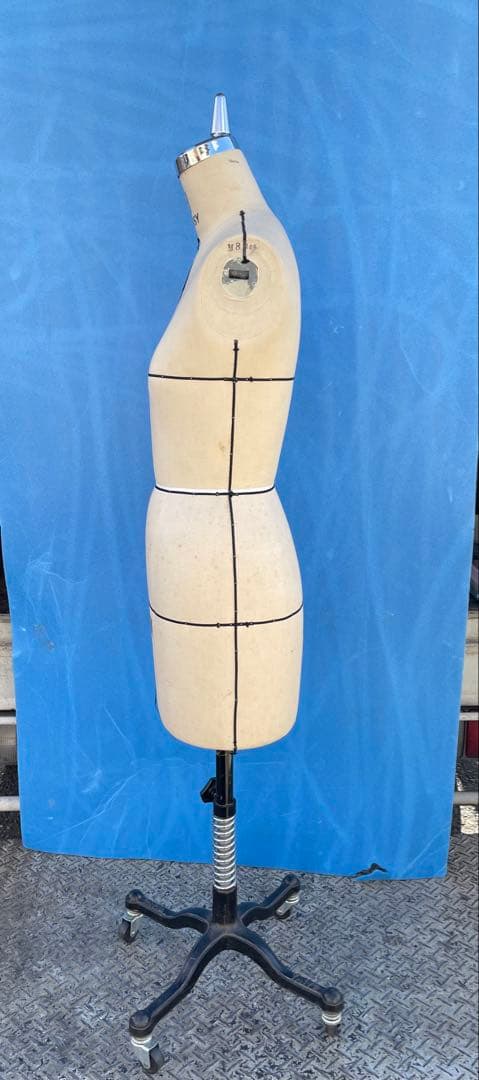 株)大洋工芸アミコファッションズの8号MISSY体型のトルソーピン刺し