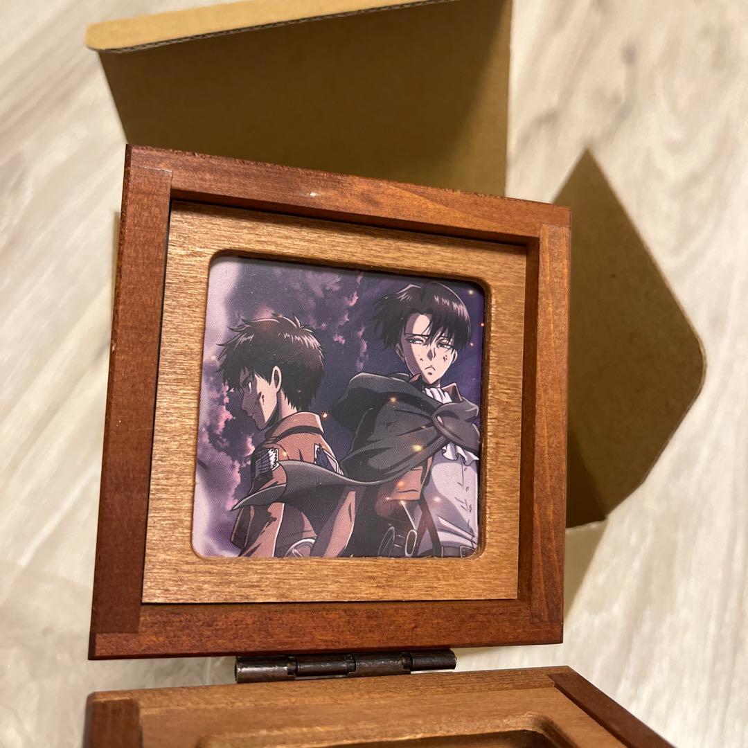 進撃の巨人 木製オルゴール 紅蓮の弓矢 進撃の巨人」より、オルゴール