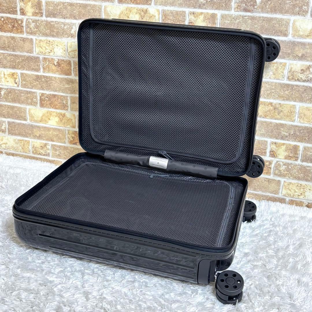 美品】 リモワ エッセンシャル ライト キャビンU キャリーケース 28L