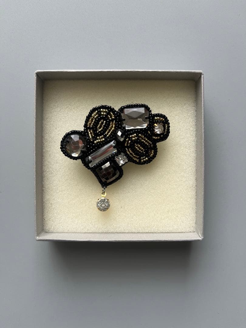 小林モーコ ハート型ビーズブローチ 小林モーコ ハート型ビーズ