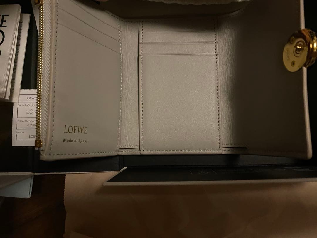 新品　LOEWE ロエべ　ぺブル バーティカル ウォレット スモール