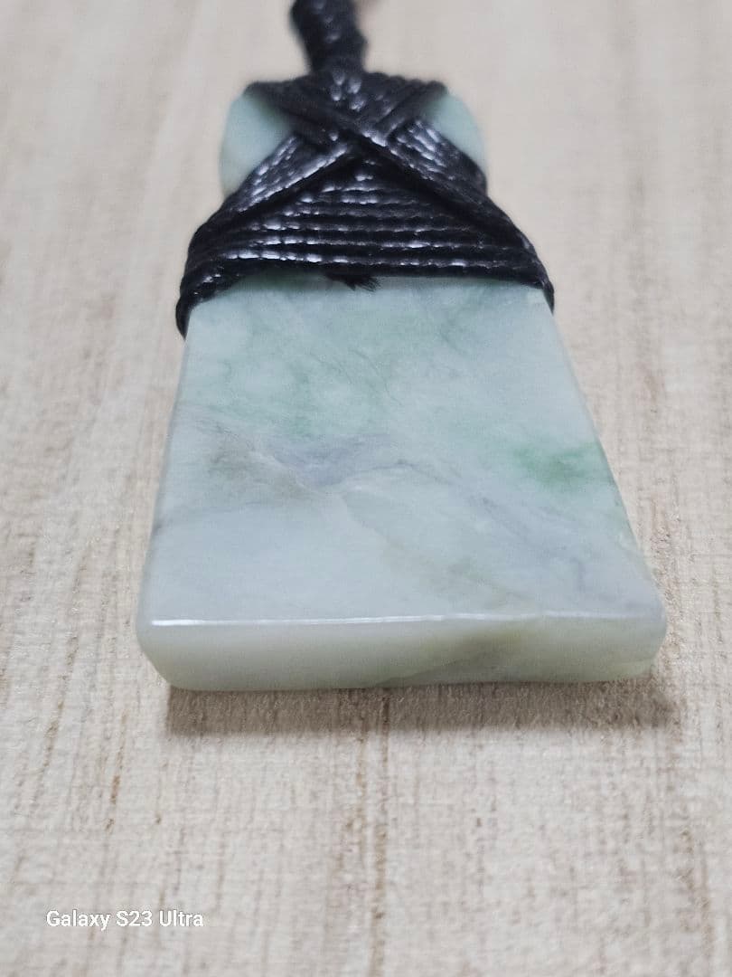 糸魚川翡翠 斧型ペンダント 30x19mm