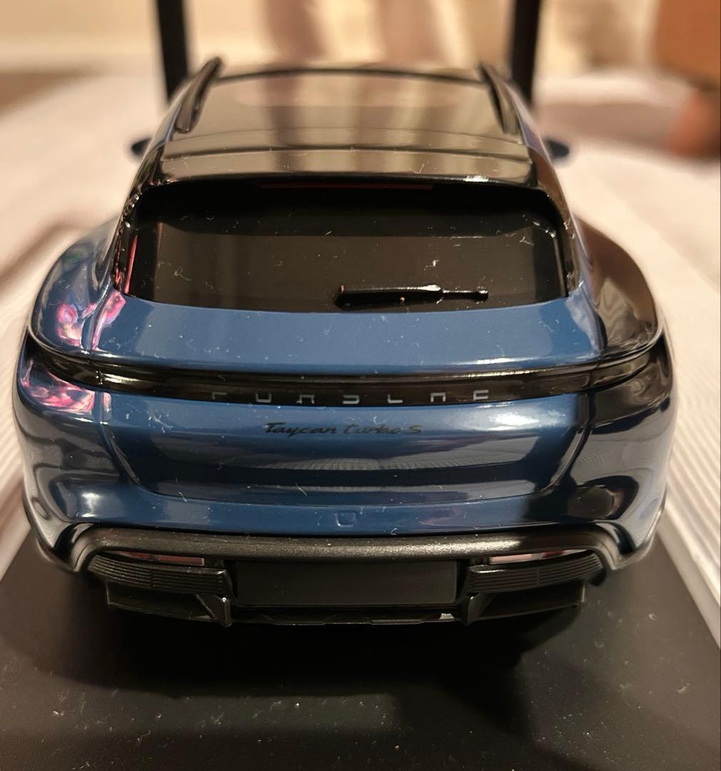 ミニチャンプスMINICHAMPS ポルシェtaycan CUV turbo S