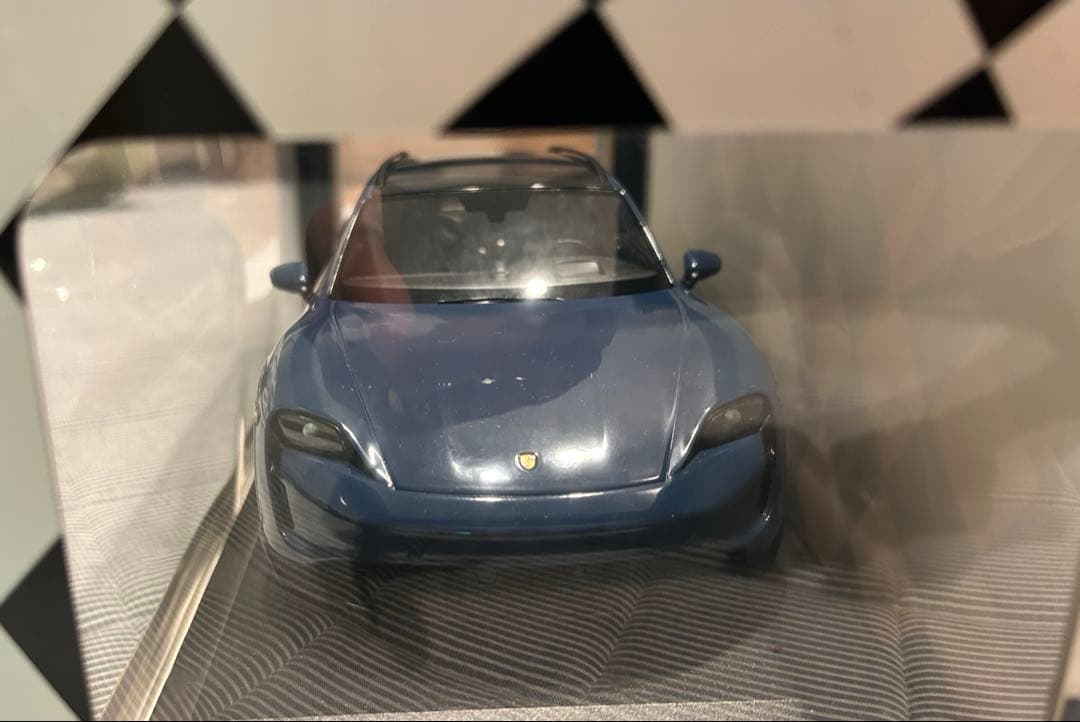 ミニチャンプスMINICHAMPS ポルシェtaycan CUV turbo S