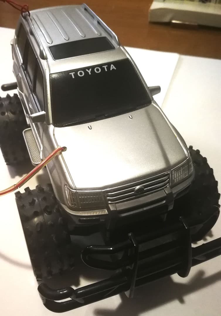 ラジコン2台／三菱：パジェロ・トヨタ：ラウンドクルーザー/充電器（NIKKO）