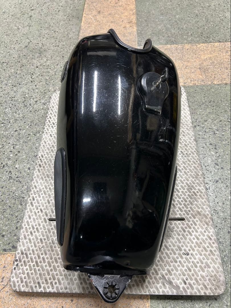 ヤマハ SR400 1JR 純正タンク 凹み箇所あり - メルカリ