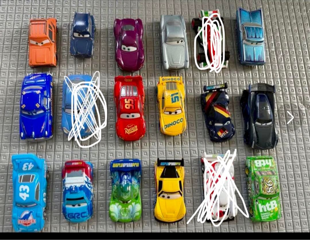 際値下げ】カーズ2 トミカ ワールドグランプリ レースカー17台 - メルカリ