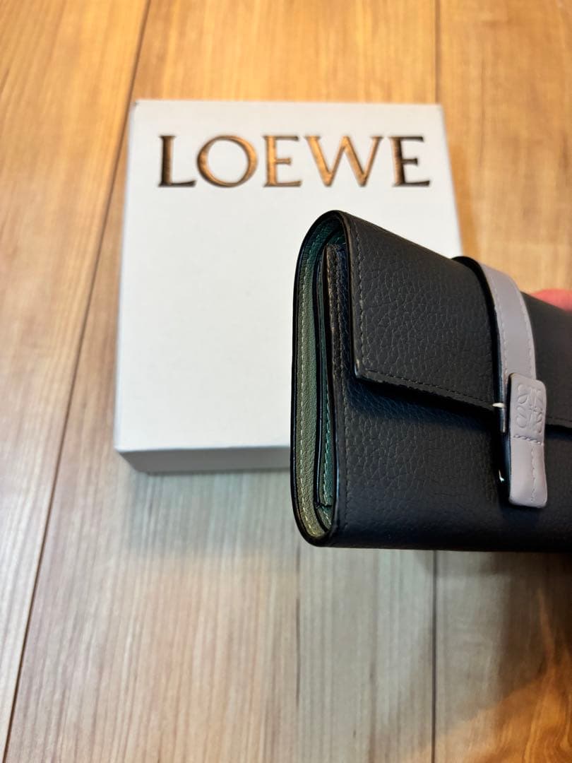LOEWE 黒とグレーの三つ折り財布 - メルカリ