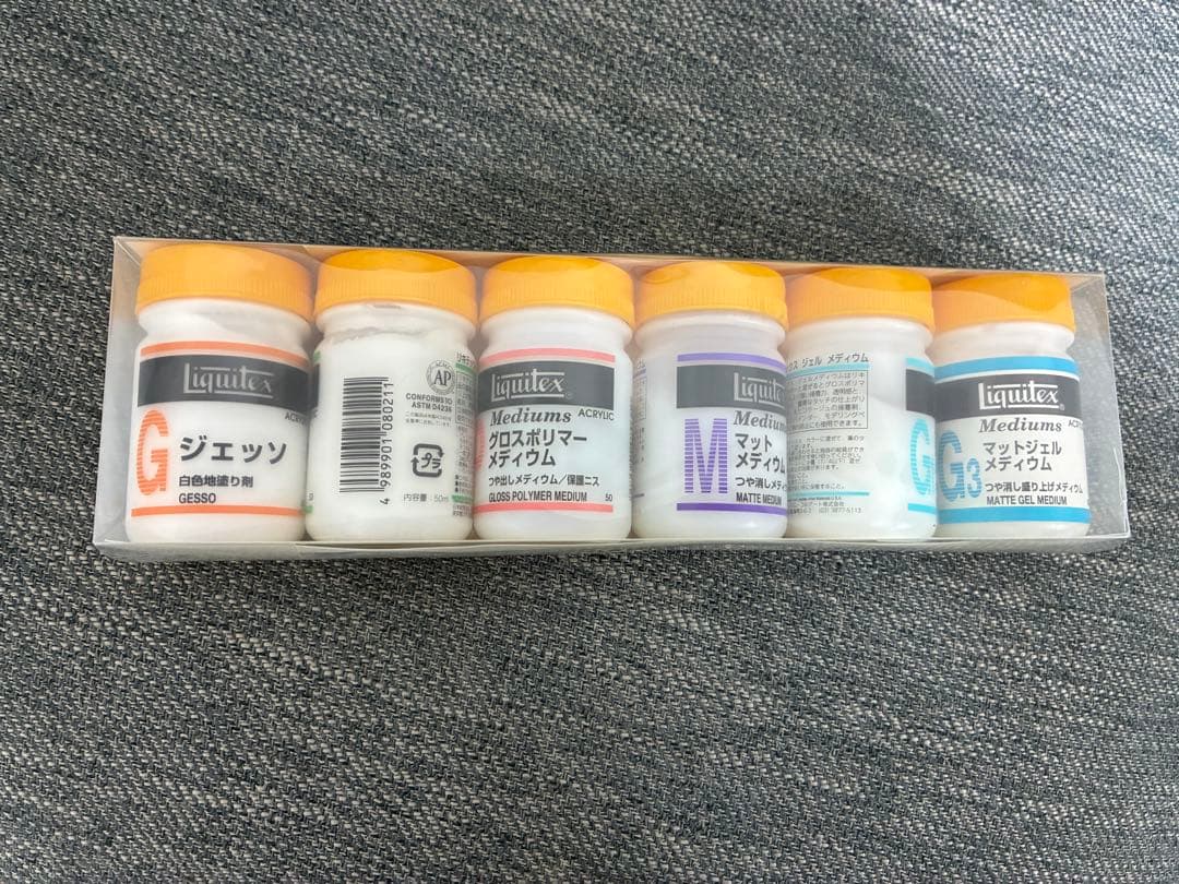 画材　パステル　インクなど