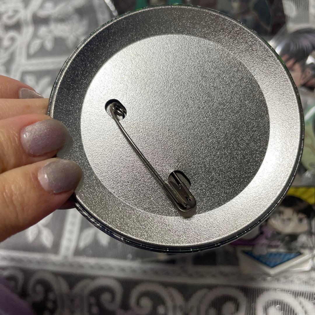 進撃の巨人 リヴァイ 缶バッジ アクキー アクリルバッジ