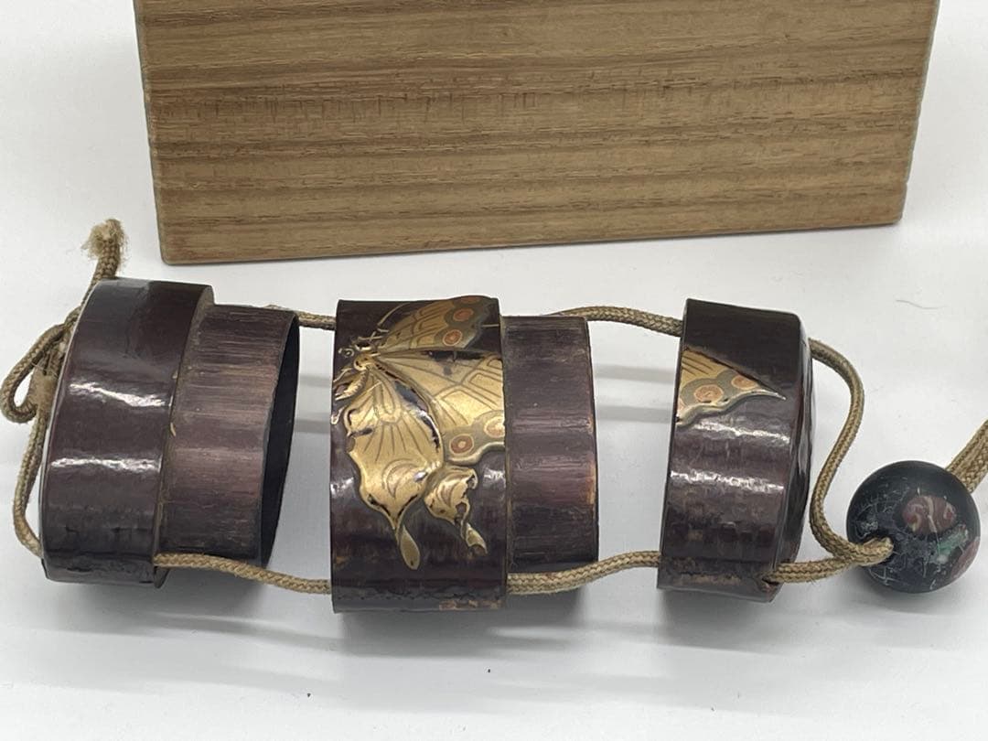 時代物 印籠 根付 金彩 蒔絵 蝶 骨製根付 古美術 箱付き