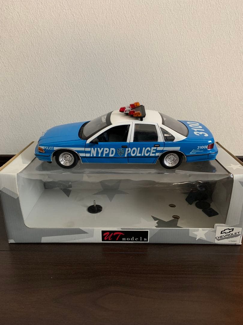 希少1:18シボレー カプリスNYPD