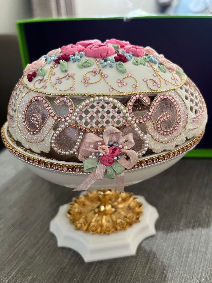 リボン飾りの可愛いエッグアート