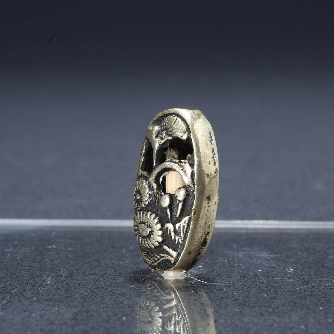 緒締め玉　菊透かし　提げもの　金属　R1647