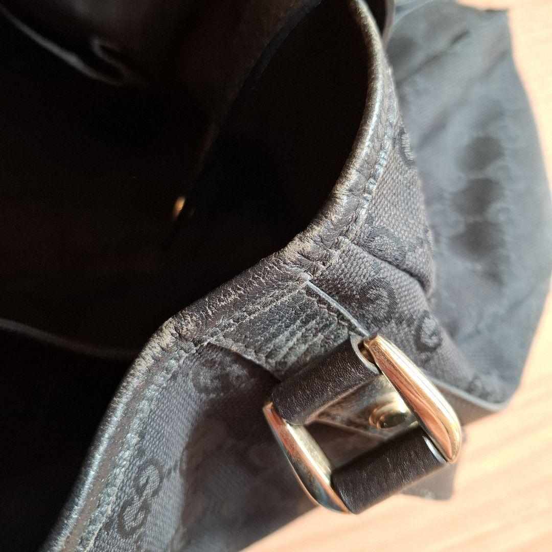 GUCCI　GGパターンブラックハンドバッグ