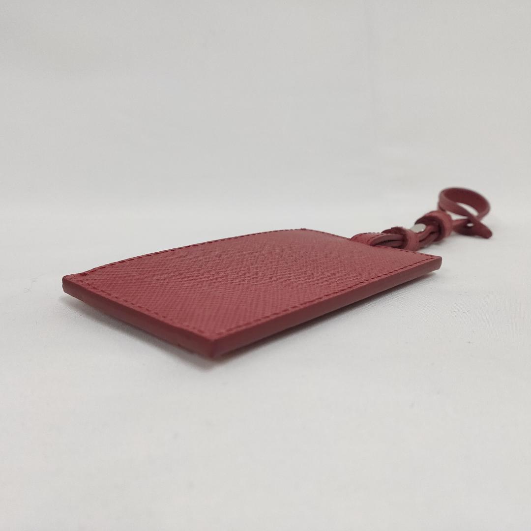 ○☆新品 未使用 プラダ サフィアーノレザー ラゲッジタグ レッド