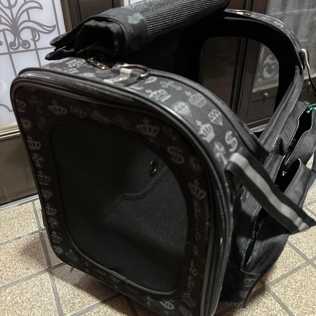 犬用キャリーバッグ 黒 王冠デザイン C99602638 - キャリーバッグ
