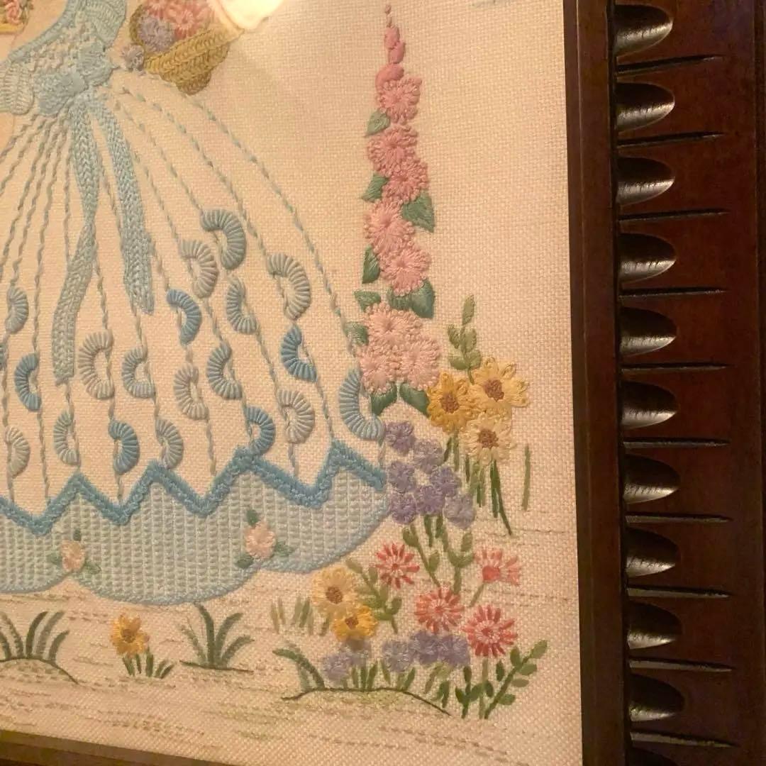 戸塚刺繍 ⭐︎刺繍額絵 貴婦人 お花摘み - メルカリ