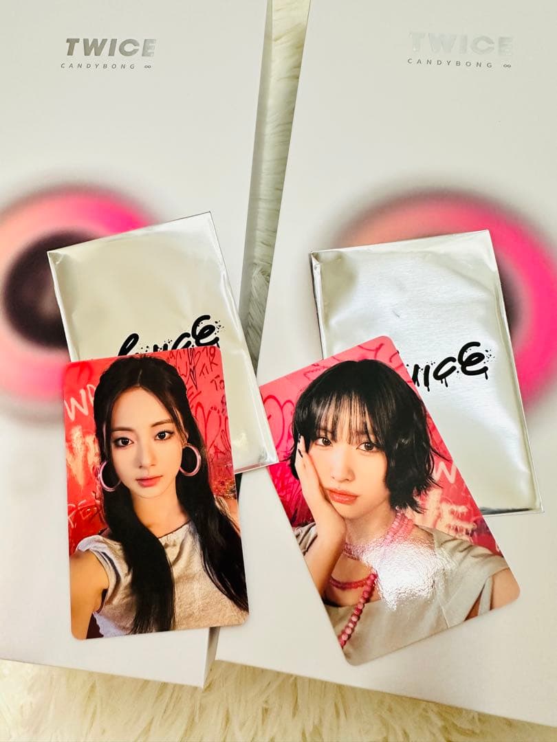 TWICE ペンライト 2個セット&FC長期会員限定ポーチ・トレカ2枚