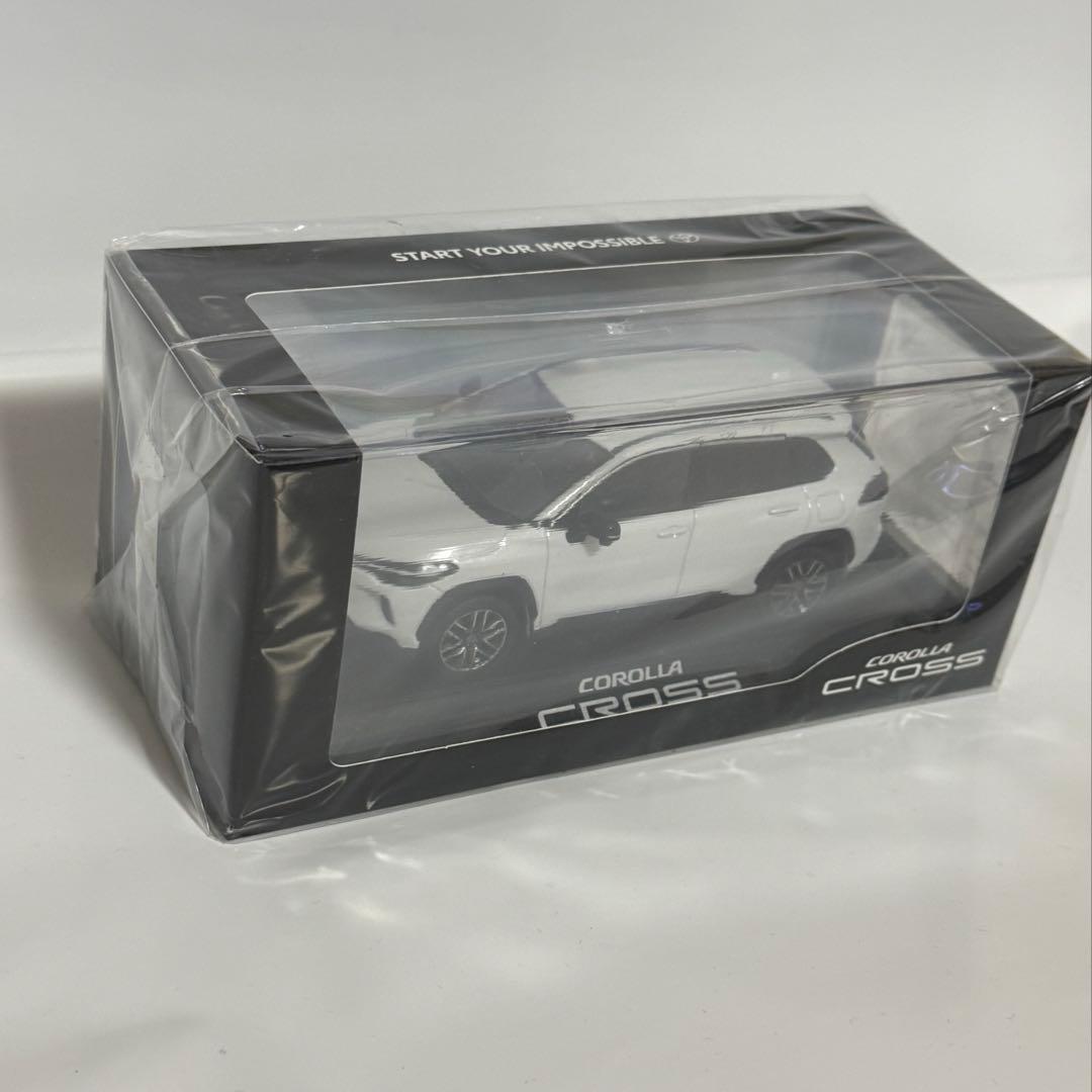 COROLLA CROSS ホワイトミニカー　マイナー後モデル