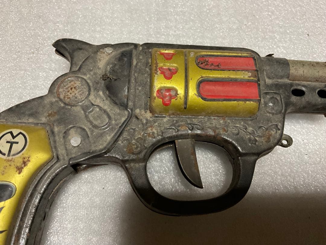 ブリキ製拳銃／ウエスタン・ボーイ。【ジャンク品　錆あり　引き金のみ可動　】。