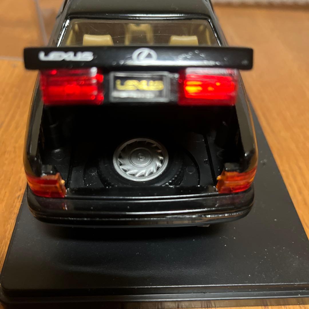 toyota Lexus LS 400 ミニカー 1/18&当時物エンブレム付き