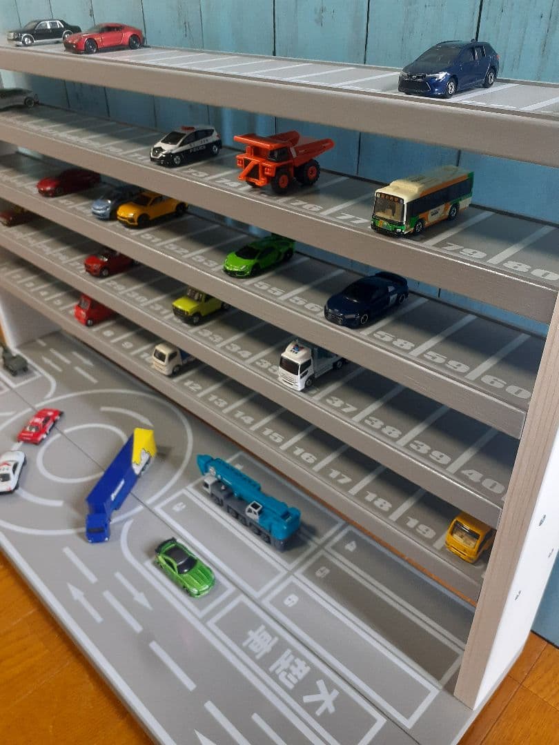 ミニカー収納棚6段110台ロータリー交差点付きトミカ
