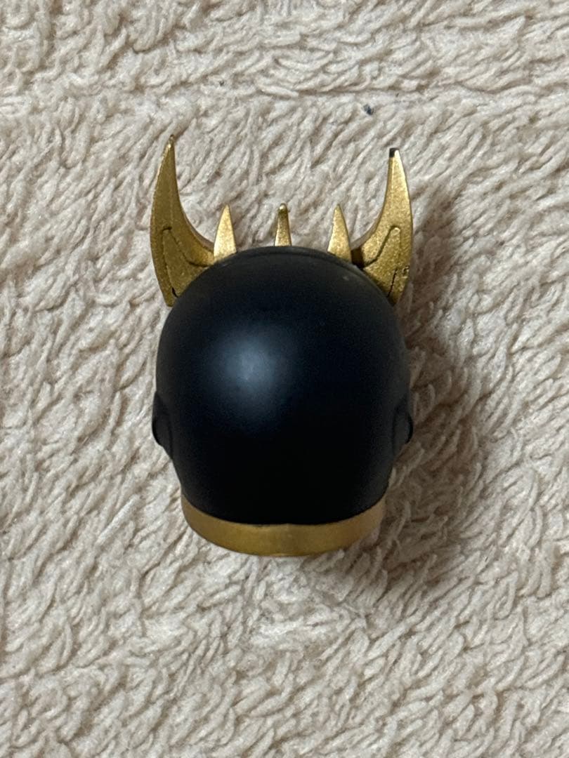 仮面ライダークウガ アルティメットフォーム　真骨彫　(赤い目の頭部に欠け有り)