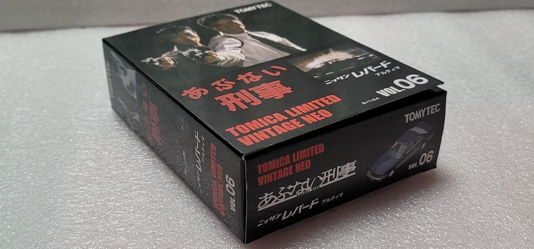 【送料無料】未開封！ あぶない刑事 No.6 トミカリミテッド レパード トミカ