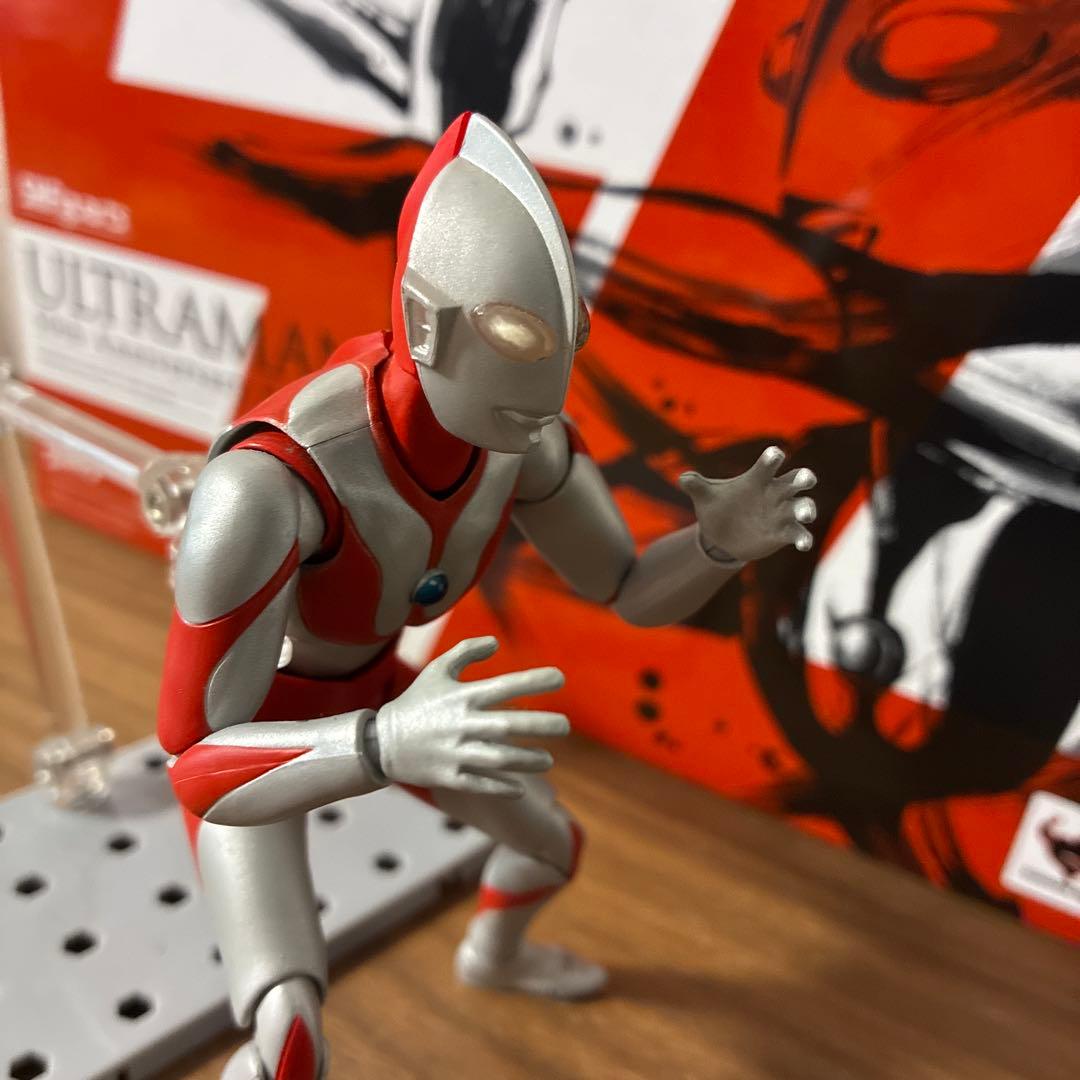 ウルトラマン 50周年記念エディション SHFiguarts