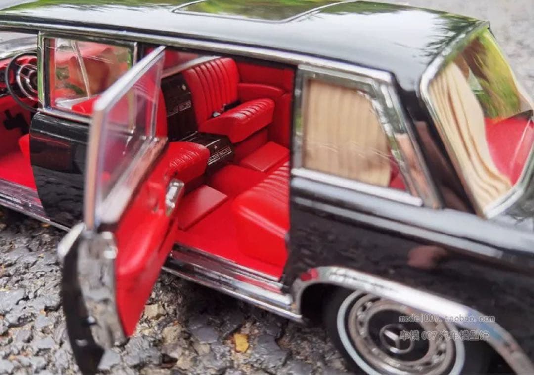 Kengfai 1:18 ベンツプルマン ミニカー