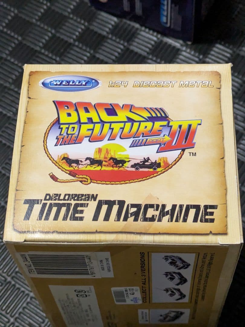 WELLY バック・トゥ・ザ・フューチャーⅡ,Ⅲ デロリアン1/24スケール