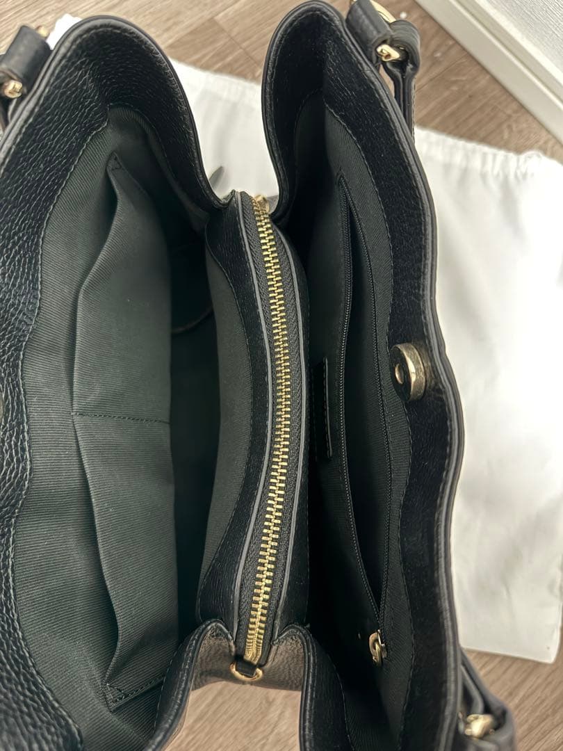 FURLA ブラックレザートートバッグ