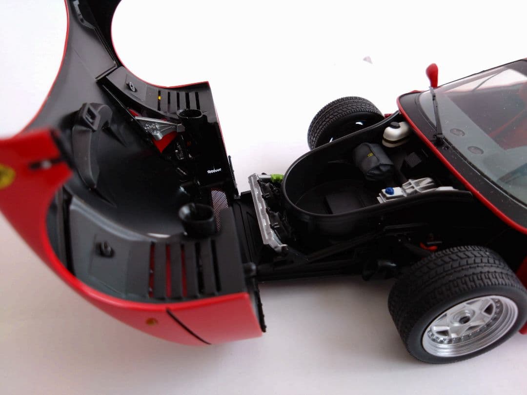 フェラーリ Ferrari F40 1/18