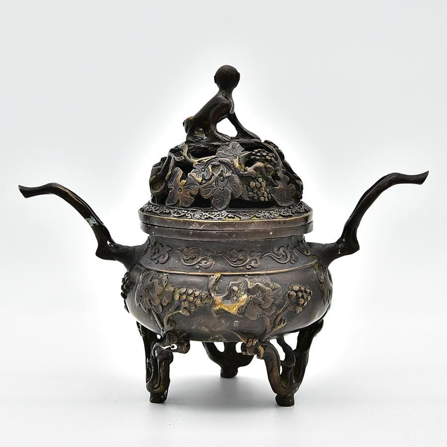 珍品 中国古玩 時代 大明宣徳 古銅三足香炉 猿 盛上葡萄 香櫨 1486g