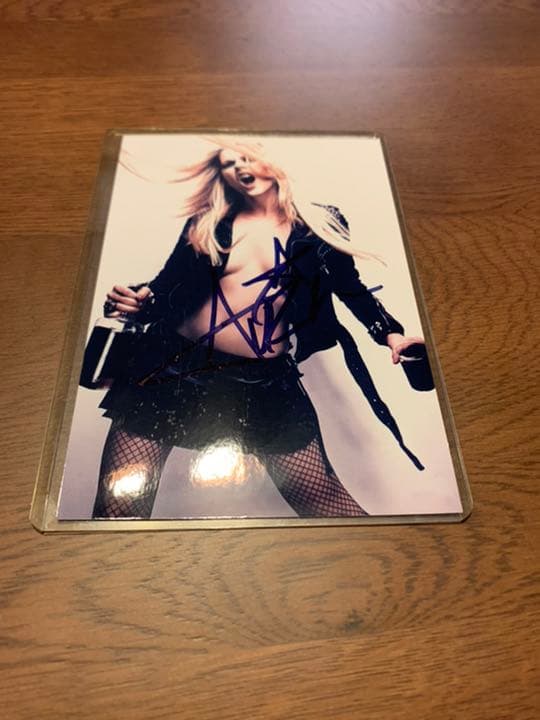 アヴリルラヴィーン 直筆サイン 写真 アヴリル・ラヴィーン直筆サイン