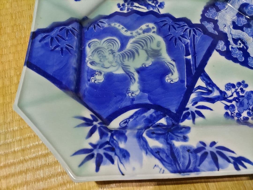 伊万里　青磁　龍虎図　隅切り　四方　大皿（39×33cm）