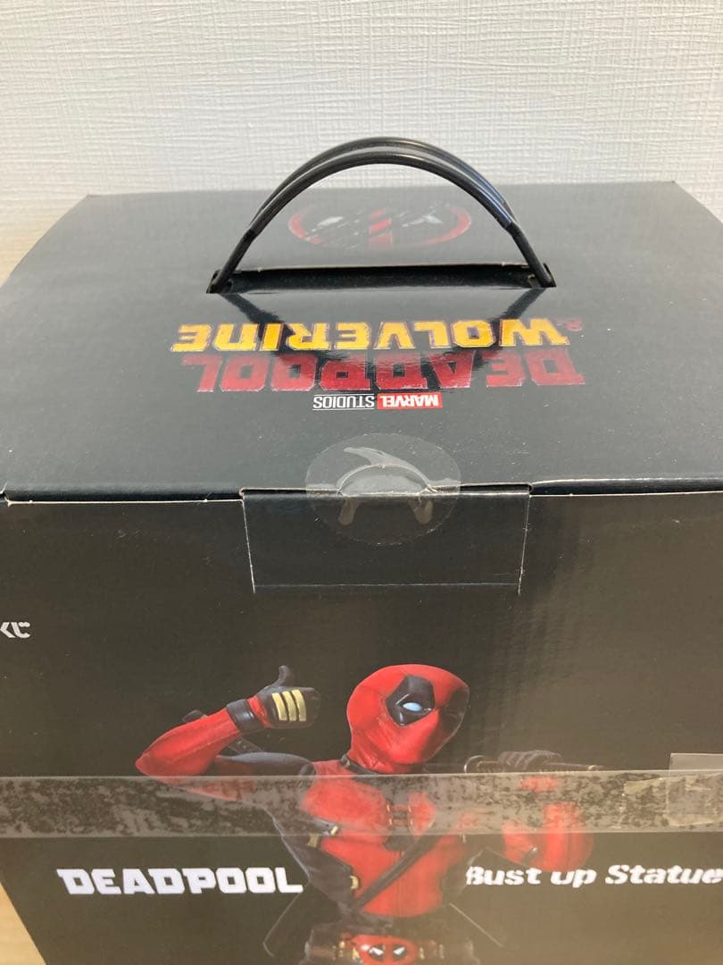 DEADPOOL Bust Up Statue ウルヴァリン