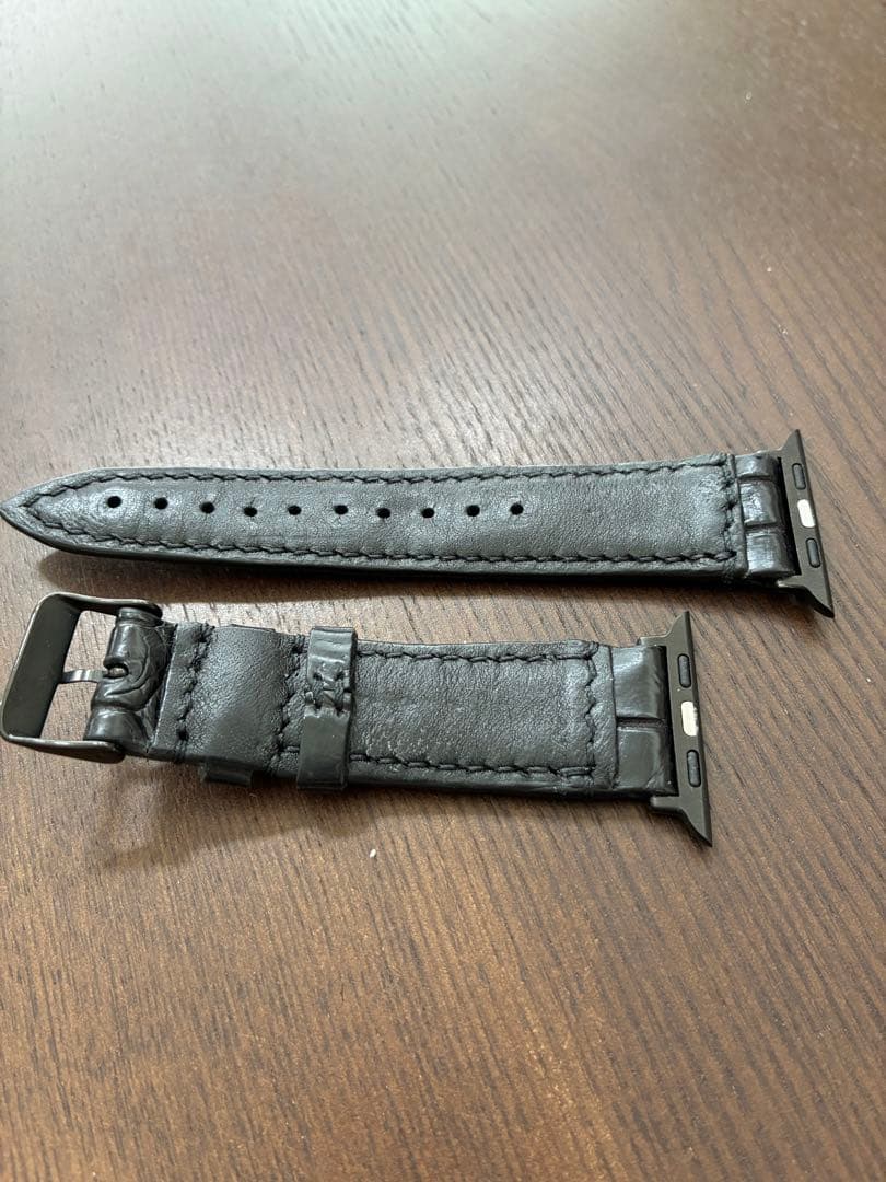 アップルウォッチのクロコダイルベルトとロングトラッカーウォレット