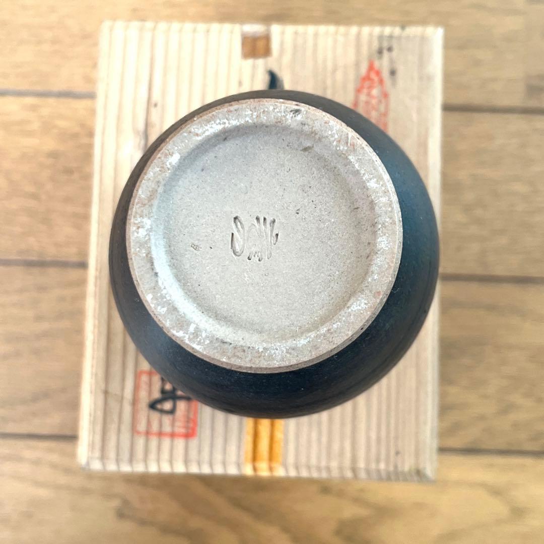 レトロえびの焼 黒色陶器 花瓶 小型 木箱付き - メルカリ