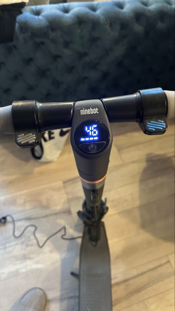 ninebot by SEGWAY 折りたたみキックボード