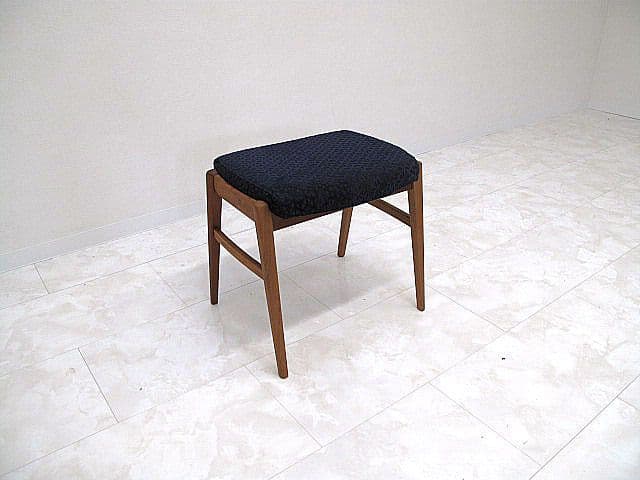 カリモク　プレミアムオーダー　チェリー無垢材スツール「CU04」　サイドチェア